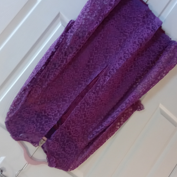 Lace dress - Picture 3 of 4